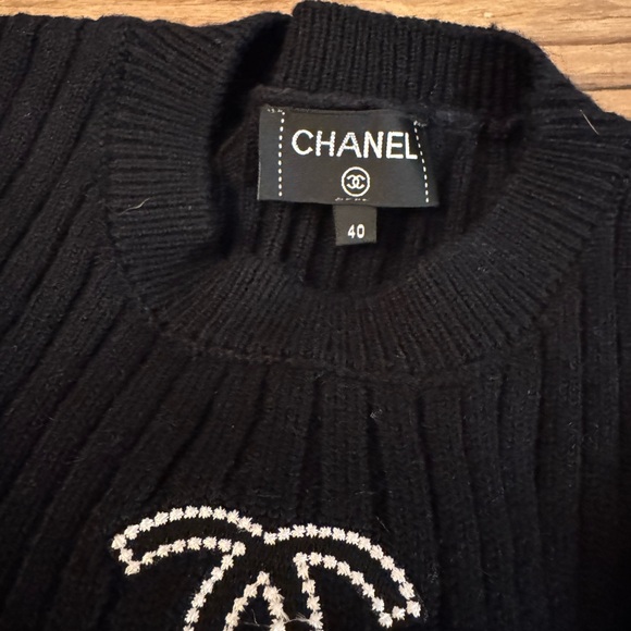 CHANEL Black and White ribbed knit cc logo Sweater size 40 stretch - Picture 6 of 7